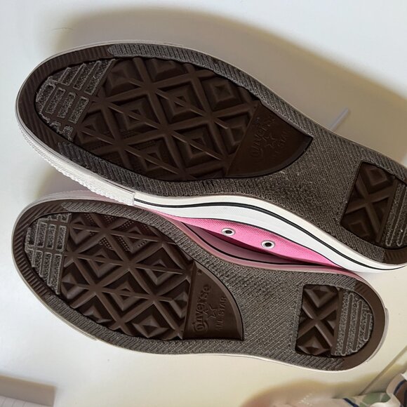 Pink Converse low tops - Picture 3 of 3